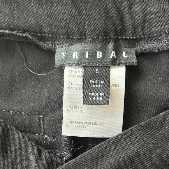 Tribal Black Women's Bermudas EUC Size 6 Pull on with front pockets - Picture 3 of 5